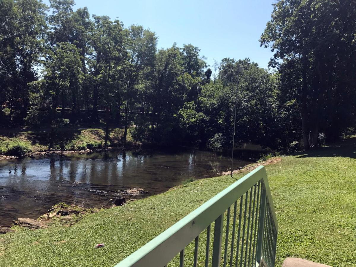 The River Cottage Pigeon Forge Exterior foto